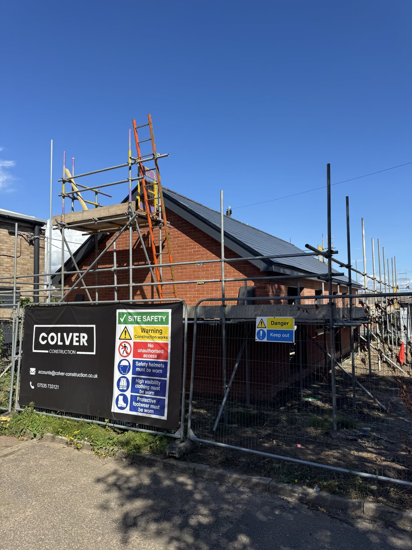 Colver Construction site hoarding and scaffolding on a new-build project